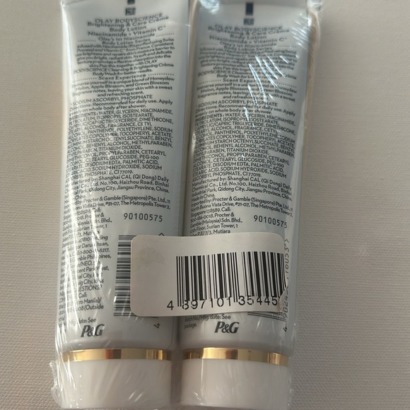Olay Bioscience Crème Body Lotion with B3 and Vitamin C bundle of two. - Picture 2 of 2